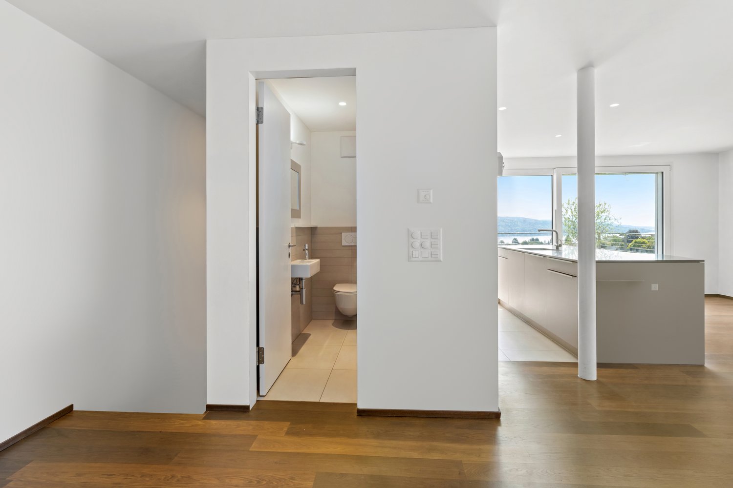 4.5-Zimmer-Maisonette-Terrassenwohnung mit Traumaussicht - Korridor OG