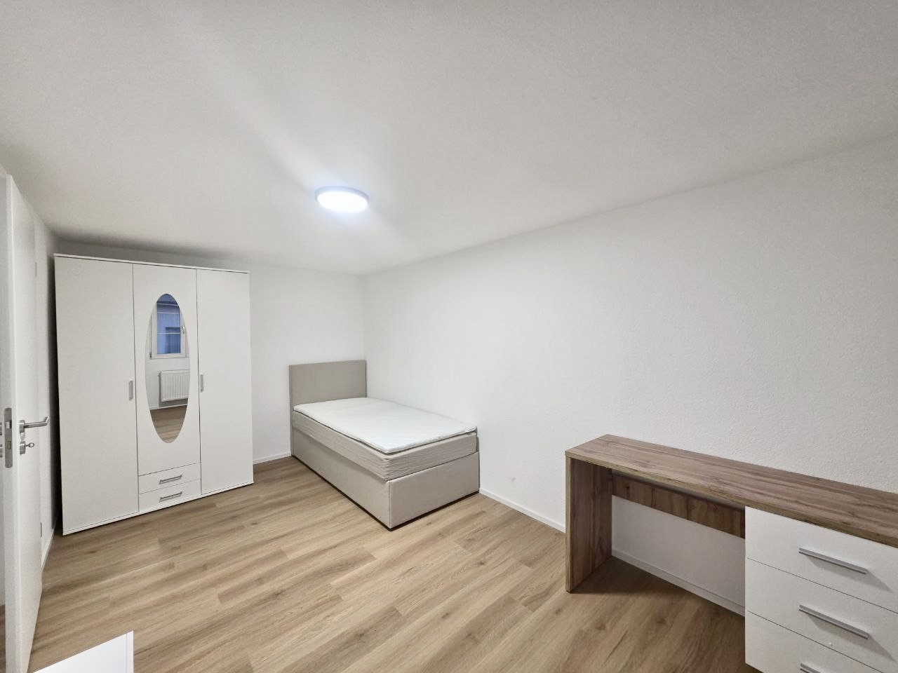 Erstvermietung nach Totalsanierung: möblierte WG-Zimmer - Bild 3