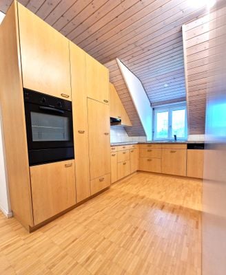Grosszügige 3 1/2 Zimmer- Dachwohnung mit saniertem Bad - Bild 6