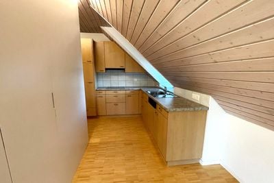 Grosszügige 3 1/2 Zimmer- Dachwohnung mit saniertem Bad - Bild 7