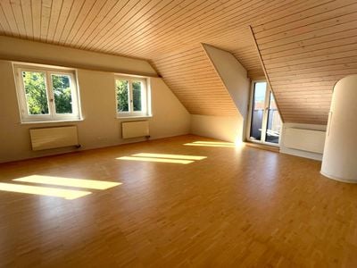 Grosszügige 3 1/2 Zimmer- Dachwohnung mit saniertem Bad - Bild 8