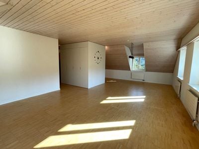 Grosszügige 3 1/2 Zimmer- Dachwohnung mit saniertem Bad - Bild 9