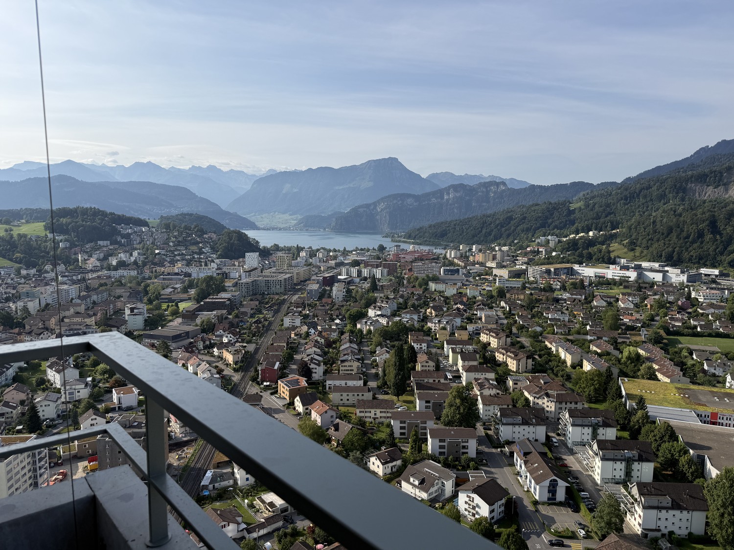 68 m² mit Seesicht 28. Stock Erstvermietung mit Einstellplatz - Bild 2