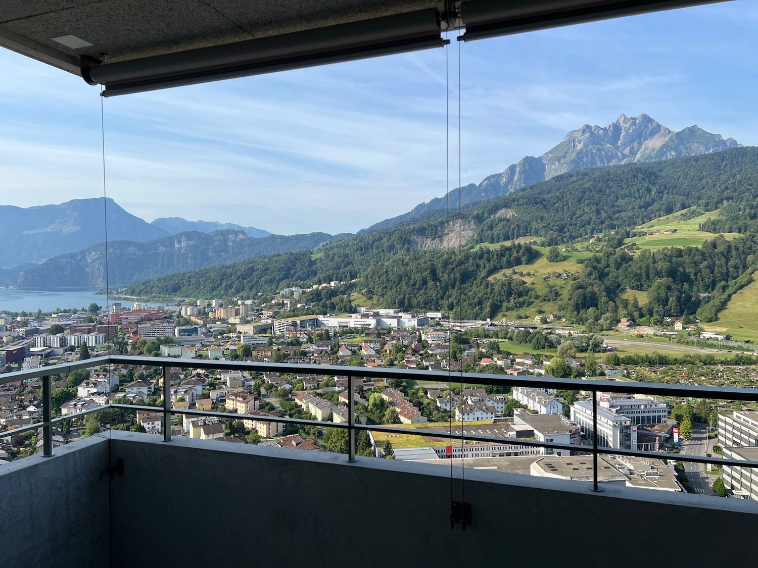68 m² mit Seesicht 28. Stock Erstvermietung mit Einstellplatz - Bild 4