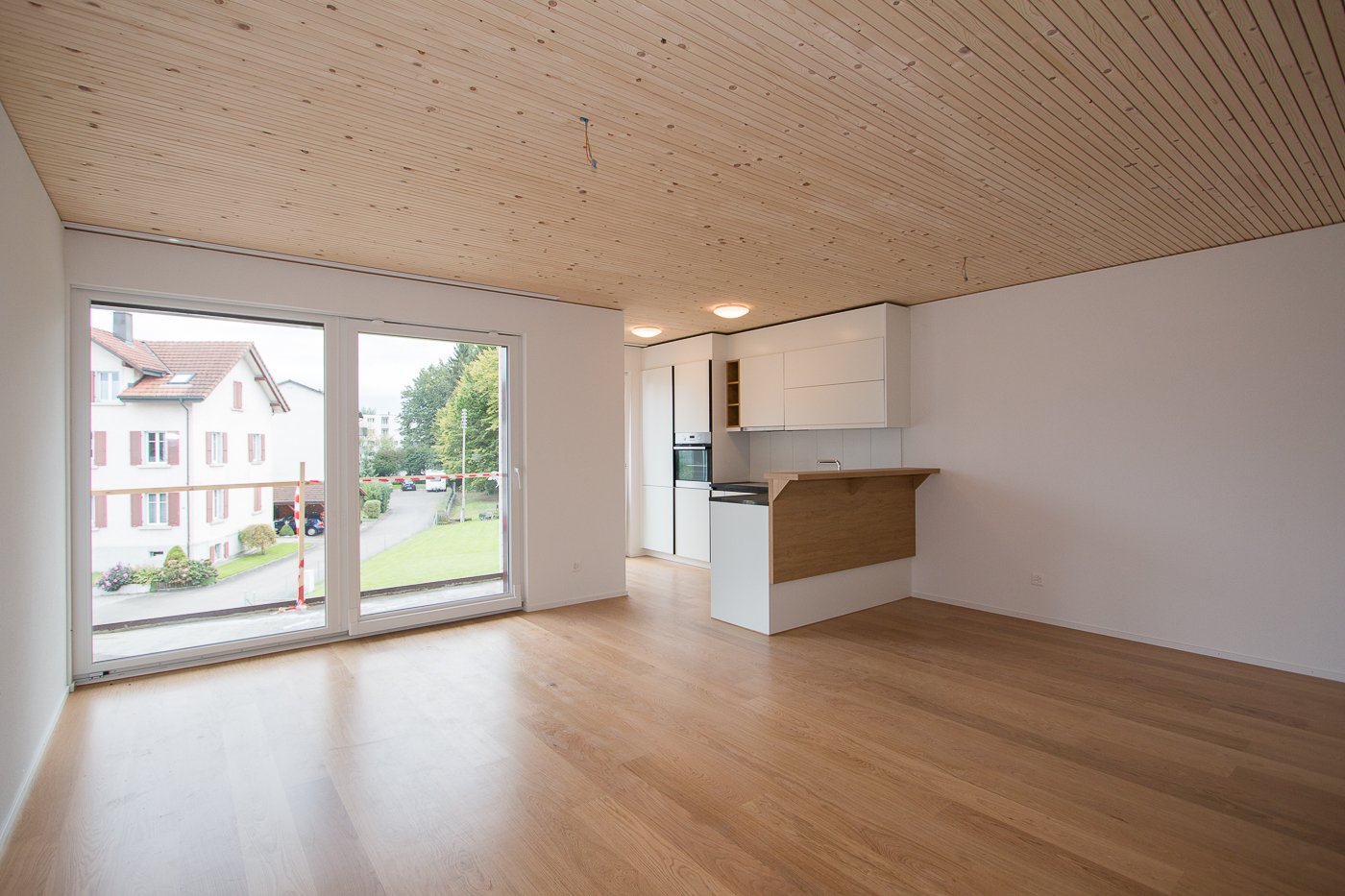 Moderne helle 2.5 Zimmer-Wohnung mit Balkon in Seenähe - Bild 5