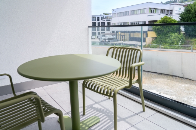 1.5-Zimmer, möbliert, Balkon - direkt am Bahnhof Killwangen - Bild 10