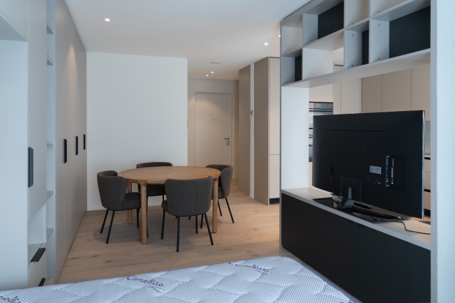 1.5-Zimmer, möbliert, Balkon - direkt am Bahnhof Killwangen - Bild 13