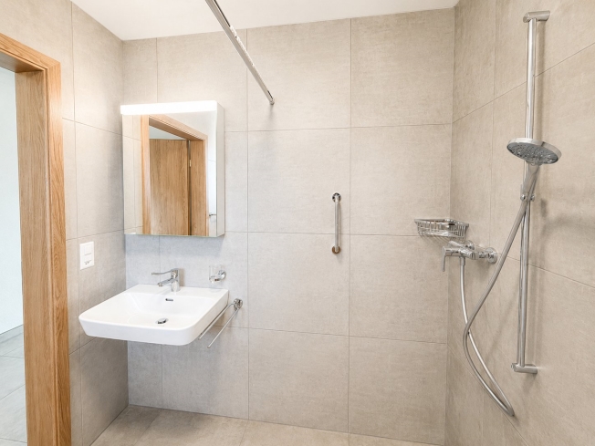 Neue 3,5-Zimmer-Wohnung mit Balkon, Aufzug und außergewöhnlicher Wohnumgebung in Damphreux-Lugnez - Bild 3