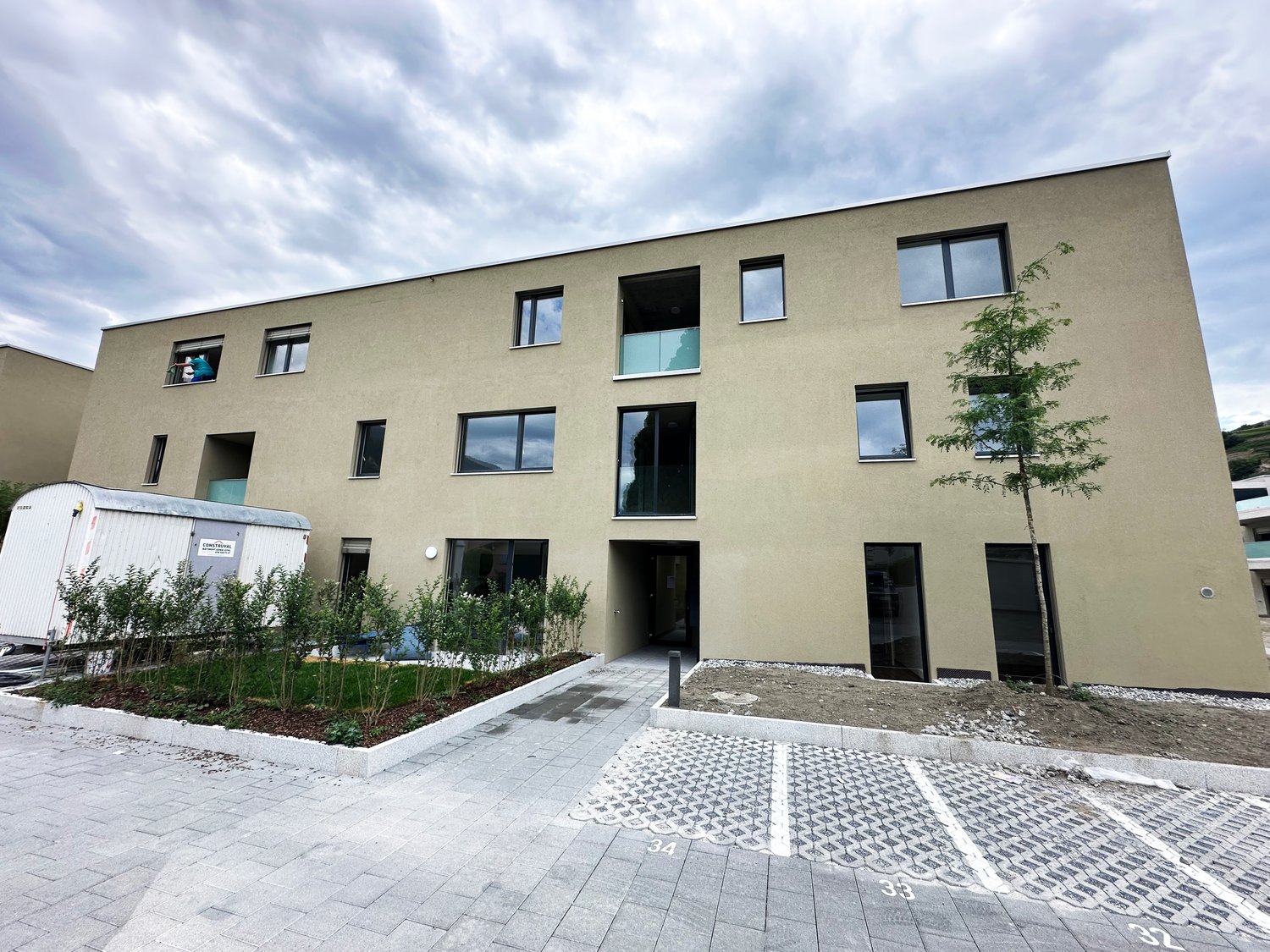 Uvrier / Sion – Appartement neuf de 2.5 pièces avec place de parc - Bild 1