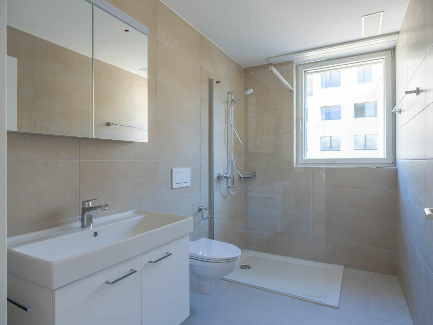 Neues 6.5-Zimmer-Doppeleinfamilienhaus mit grosszügigem Garten - Referenzbild