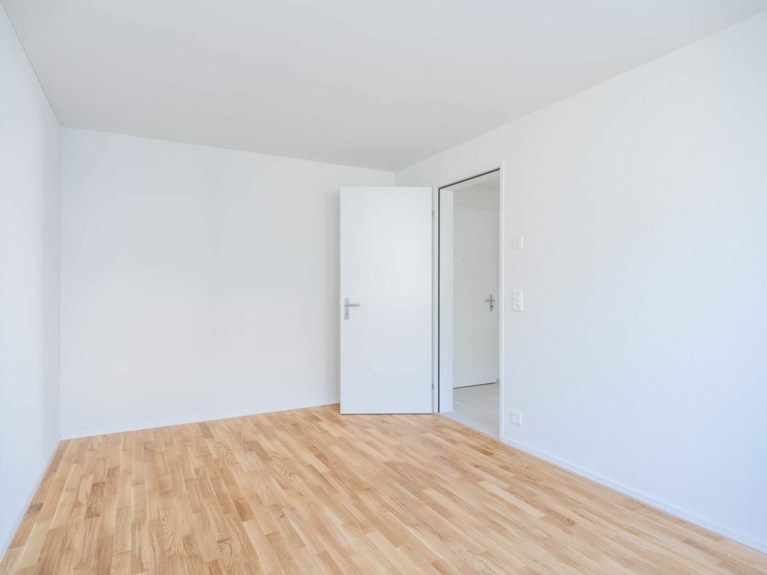 Neues 6.5-Zimmer-Doppeleinfamilienhaus mit grosszügigem Garten - Referenzbild