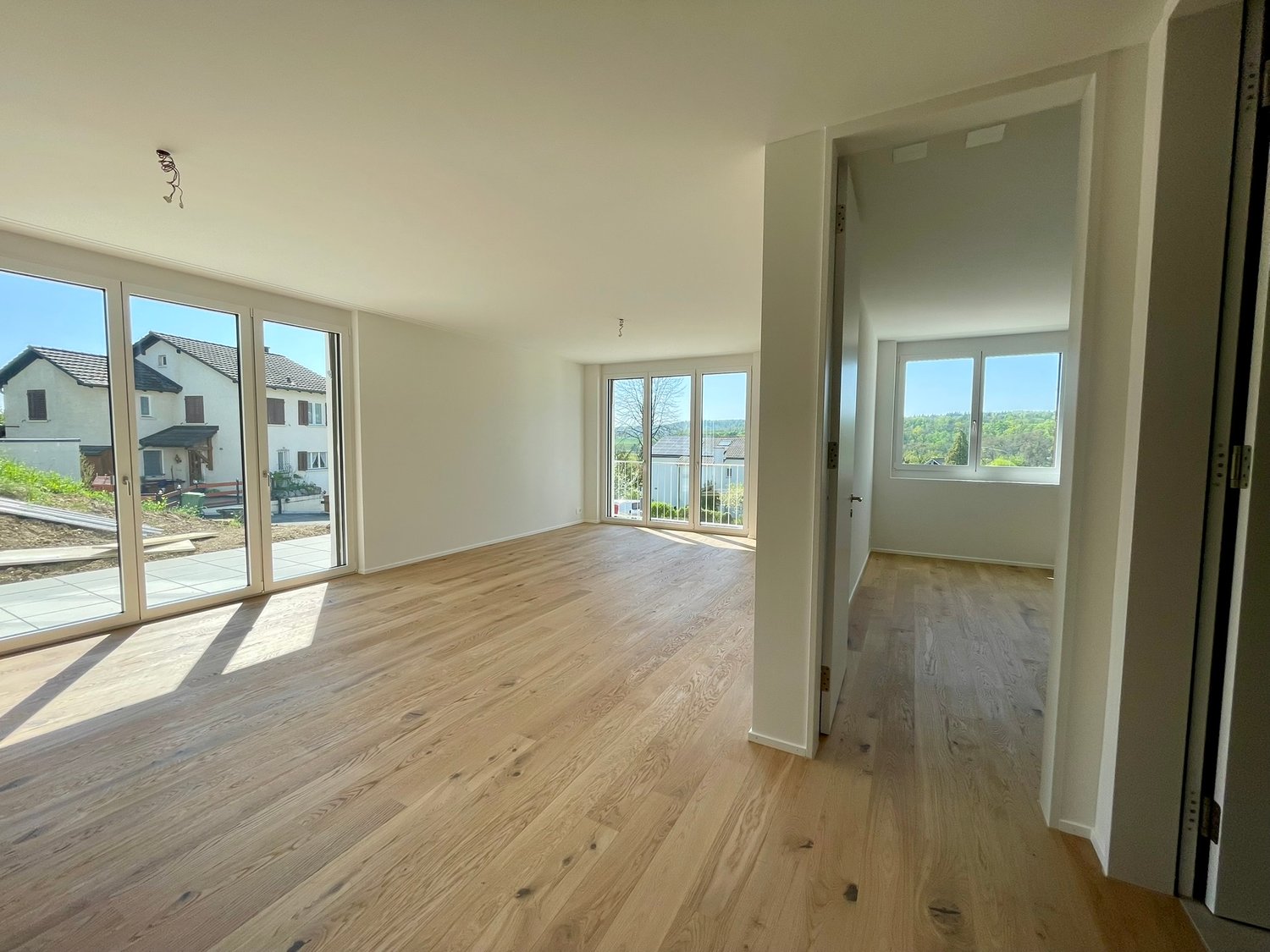 NEU: Wohnen mit Weitblick | Moderne 2.5 Zimmer Neubauwohnung mit grosser Terrasse - Bild 3