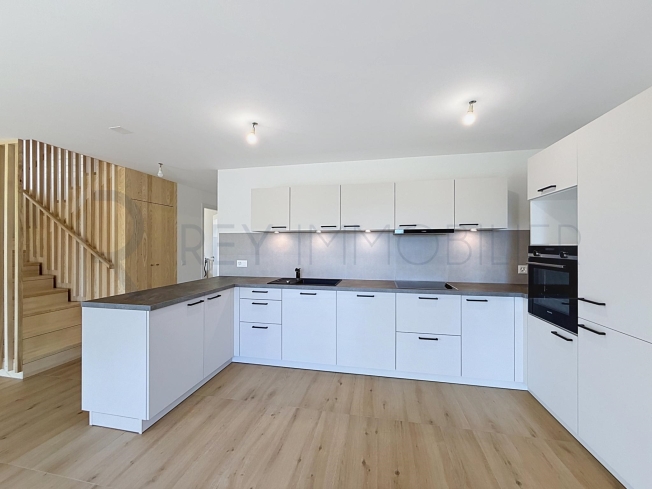 Neues Dreierhaus in Villa mit Terrasse und Garten - Bild 2