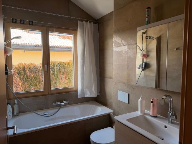 Moderne 5.5 pièces  élégante maison mitoyenne Minergie, au cSur de Lens - Bild 10