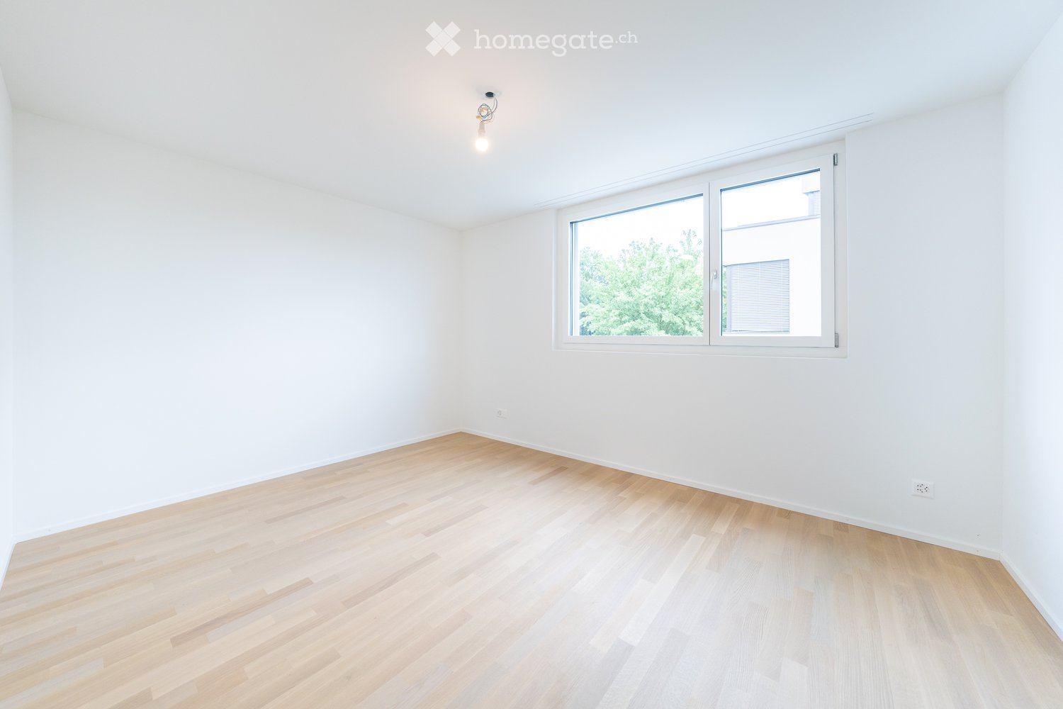 Moderne, zentral gelegene 3,5-Zi-Wohnung mit Gartensitzplatz, Wintergarten und Hobbyraum - Bild 2