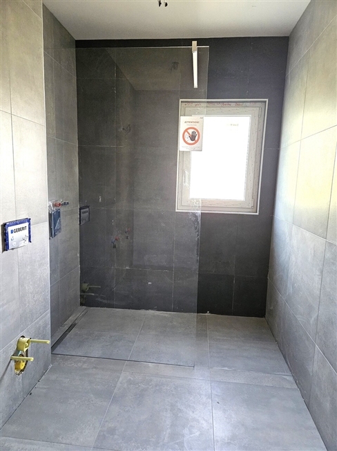 Wunderschönes NEUES 3.5-Zimmer-Apartment (89 m2) in einem kleinen exklusiven Gebäude (Erdgeschoss + Garten). - Bild 7