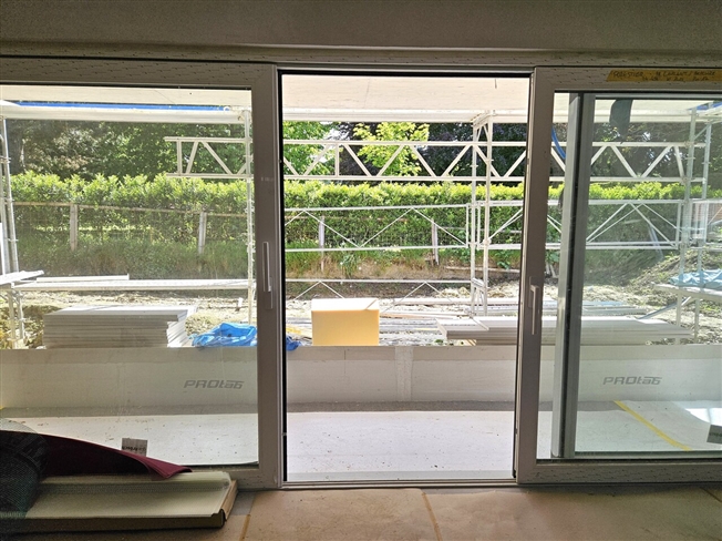 Wunderschönes NEUES 3.5-Zimmer-Apartment (89 m2) in einem kleinen exklusiven Gebäude (Erdgeschoss + Garten). - Bild 9