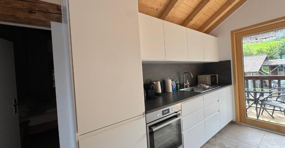 Herrliche Sicht auf den Thunersee, Helle Räume dank Süd-Ausrichtung, Erstbezug im Neubau mit vier Einheiten - Appartement 2.5 pièces - image - 2