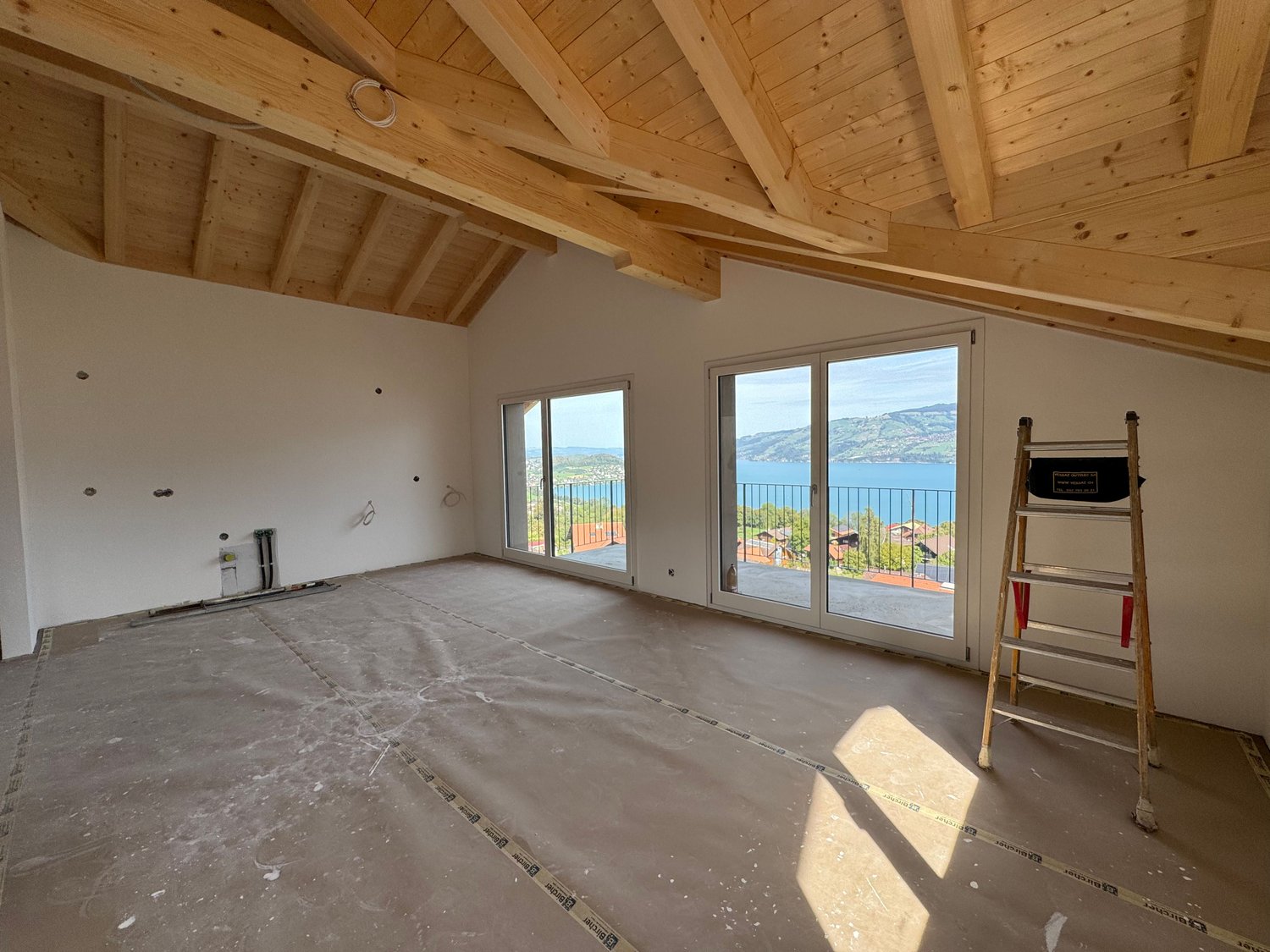 Herrliche Sicht auf den Thunersee, Grosszügige Terrasse (ca. 30 m²), Erstbezug im Neubau mit vier Einheiten - Image 1