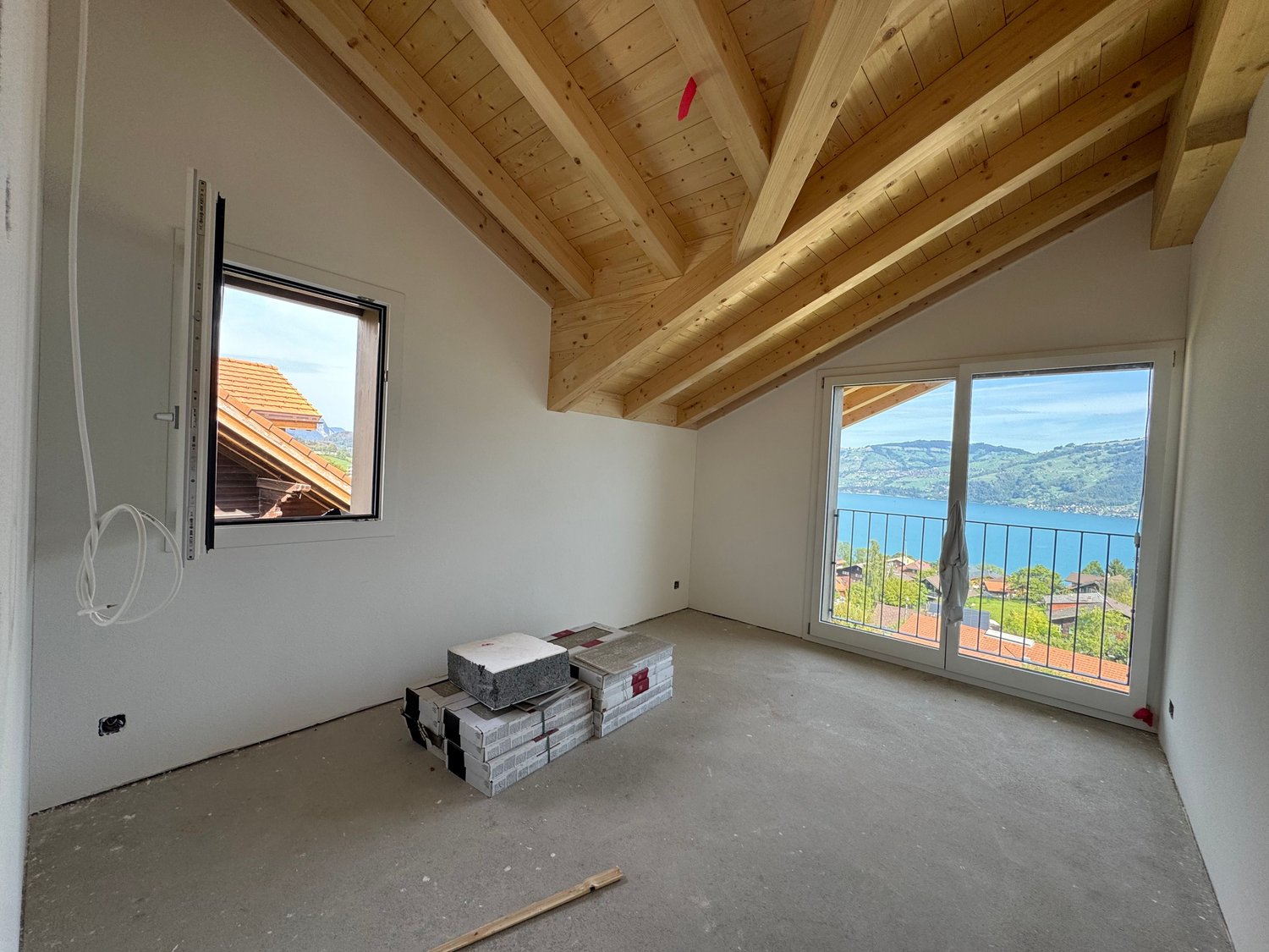 Herrliche Sicht auf den Thunersee, Grosszügige Terrasse (ca. 30 m²), Erstbezug im Neubau mit vier Einheiten - Image 5