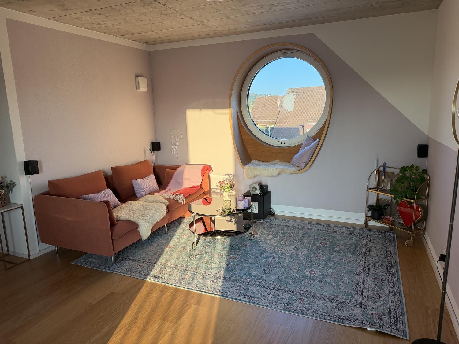 Untermiete für 3 Monate - Wunderschöne Wohnung im 6. Stock mit 2 grossen Dachterrassen - Bild 1