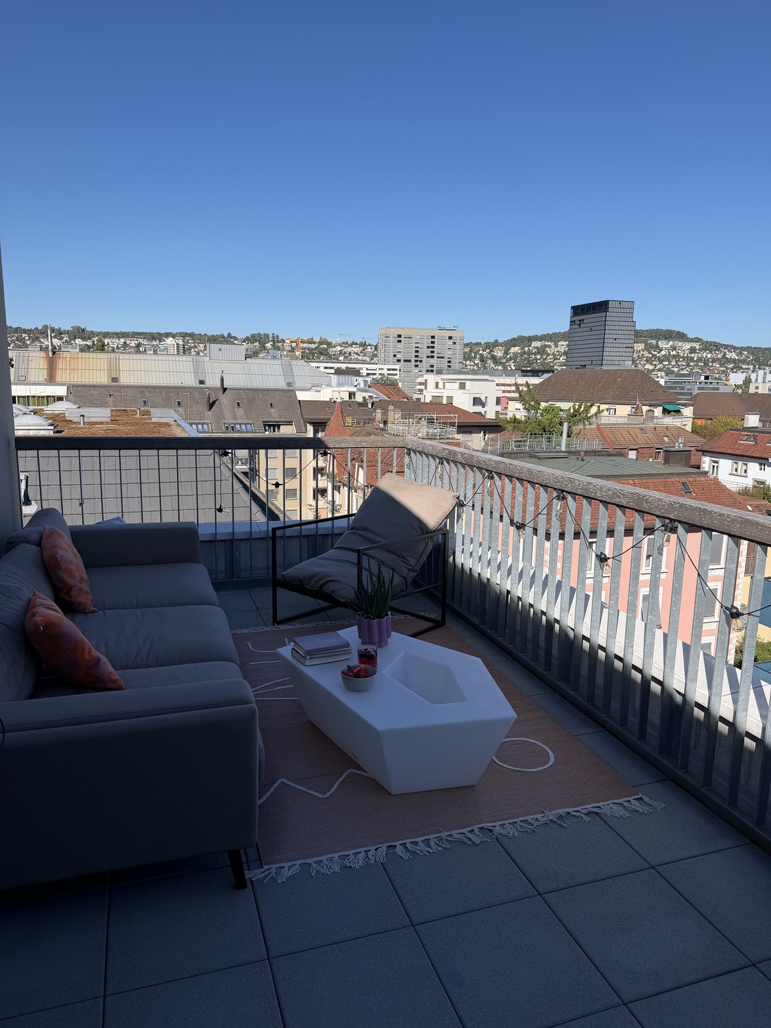 Untermiete für 3 Monate - Wunderschöne Wohnung im 6. Stock mit 2 grossen Dachterrassen - Bild 6