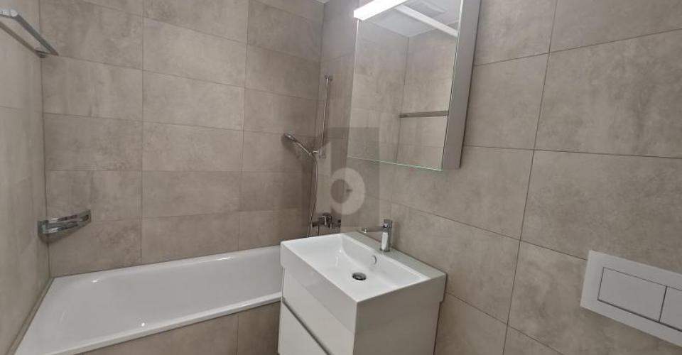 ERSTBEZUG MIT SONNIGEM BALKON! - Appartement 3.5 pièces - image - 4