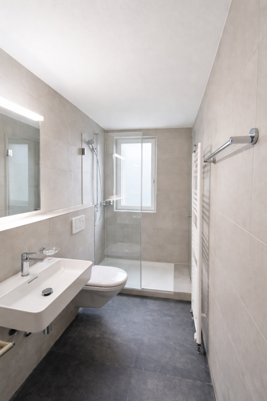 3.5 Zimmer, Moderne Wohnung im Erstbezug nach Totalrenovation - Bild 4