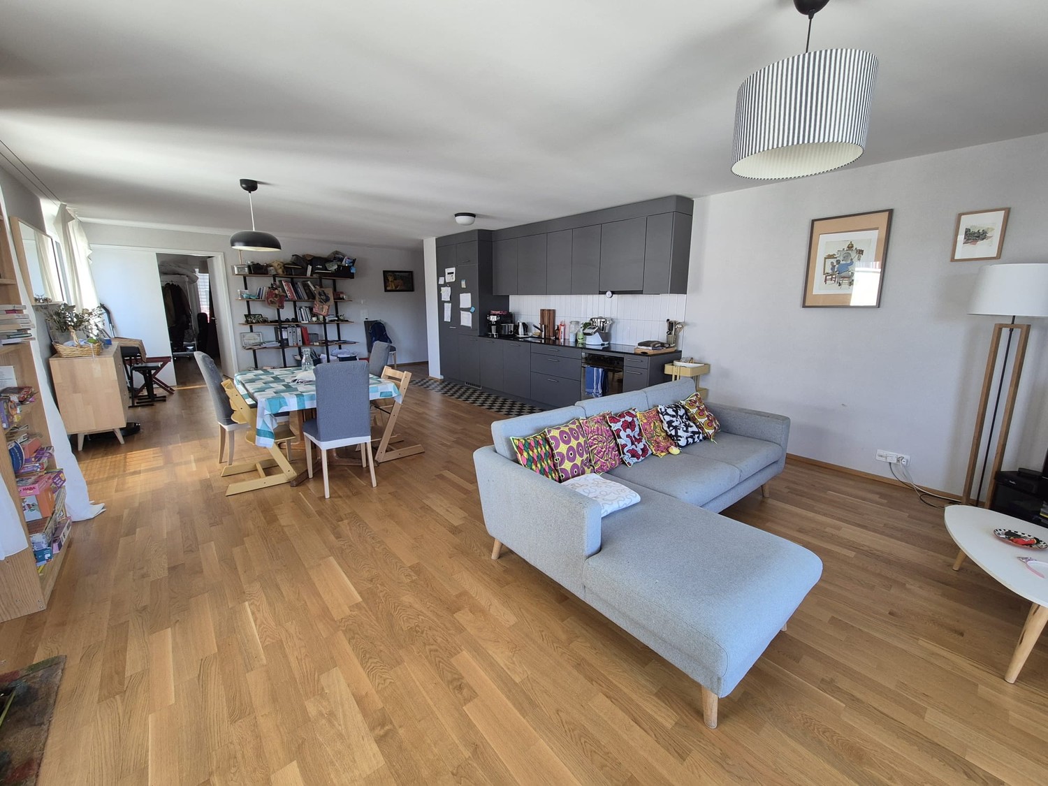 4.5 pièces 110m2 proche Gare, quartier vivant avec services - Bild 2
