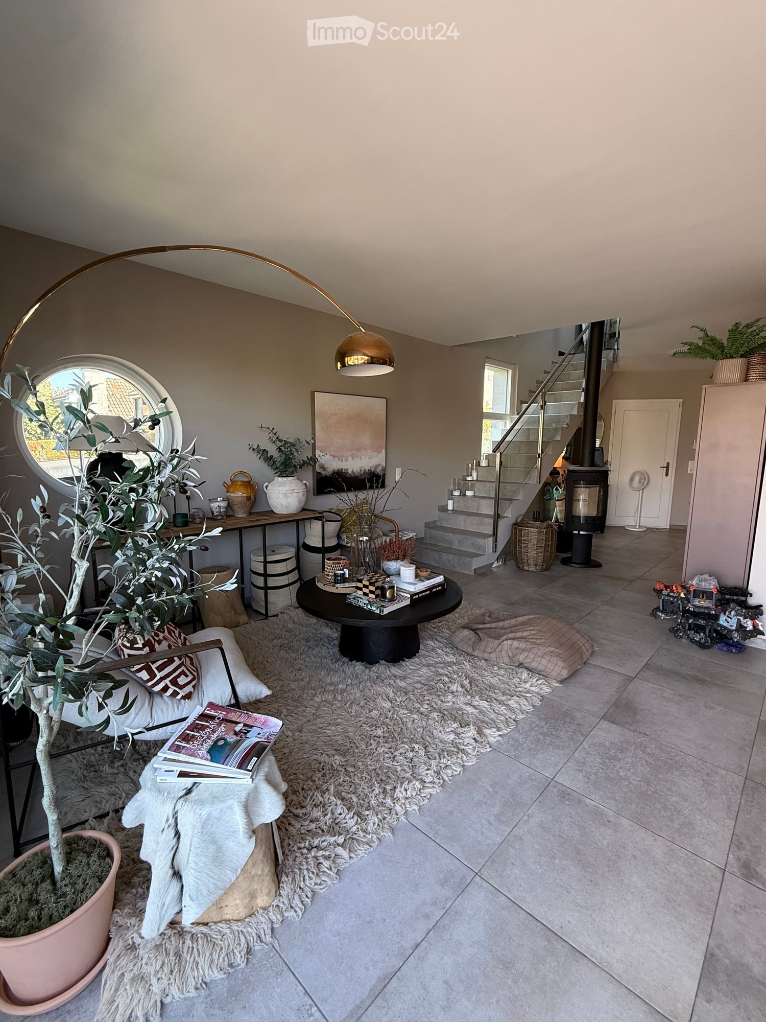 BELLE MAISON FAMILIALE DE 4 CHAMBRES AVEC VUE SUR LE LAC À ANIÈRES - Bild 2