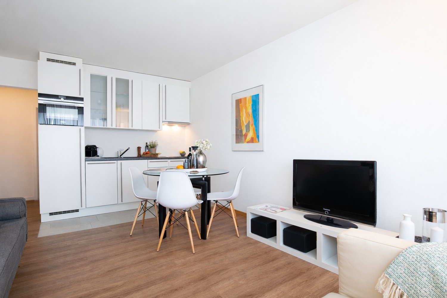 Modern möblierte 2.5-Zimmer-Wohnung in Zürich Wiedikon - Bild 1
