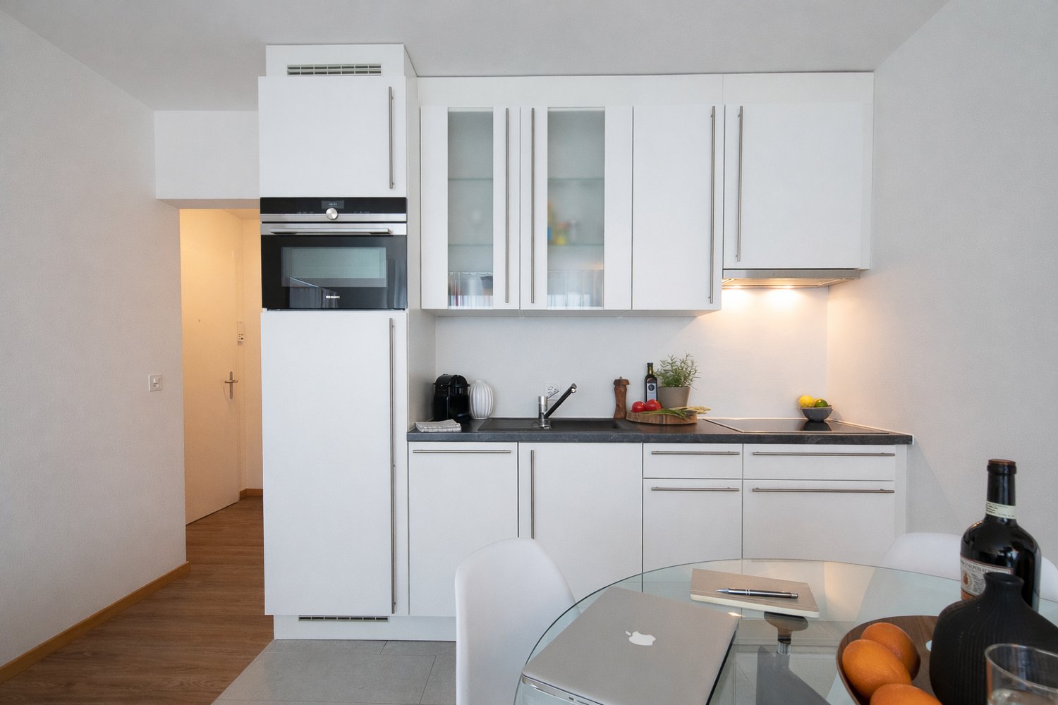 Modern möblierte 2.5-Zimmer-Wohnung in Zürich Wiedikon - Bild 2