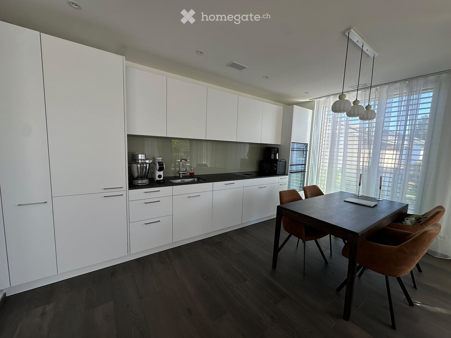Moderne 2,5-Zimmer-Neubauwohnung mit Parkplatz und Lift - ruhig, hell und naturnah gelegen - Bild 2