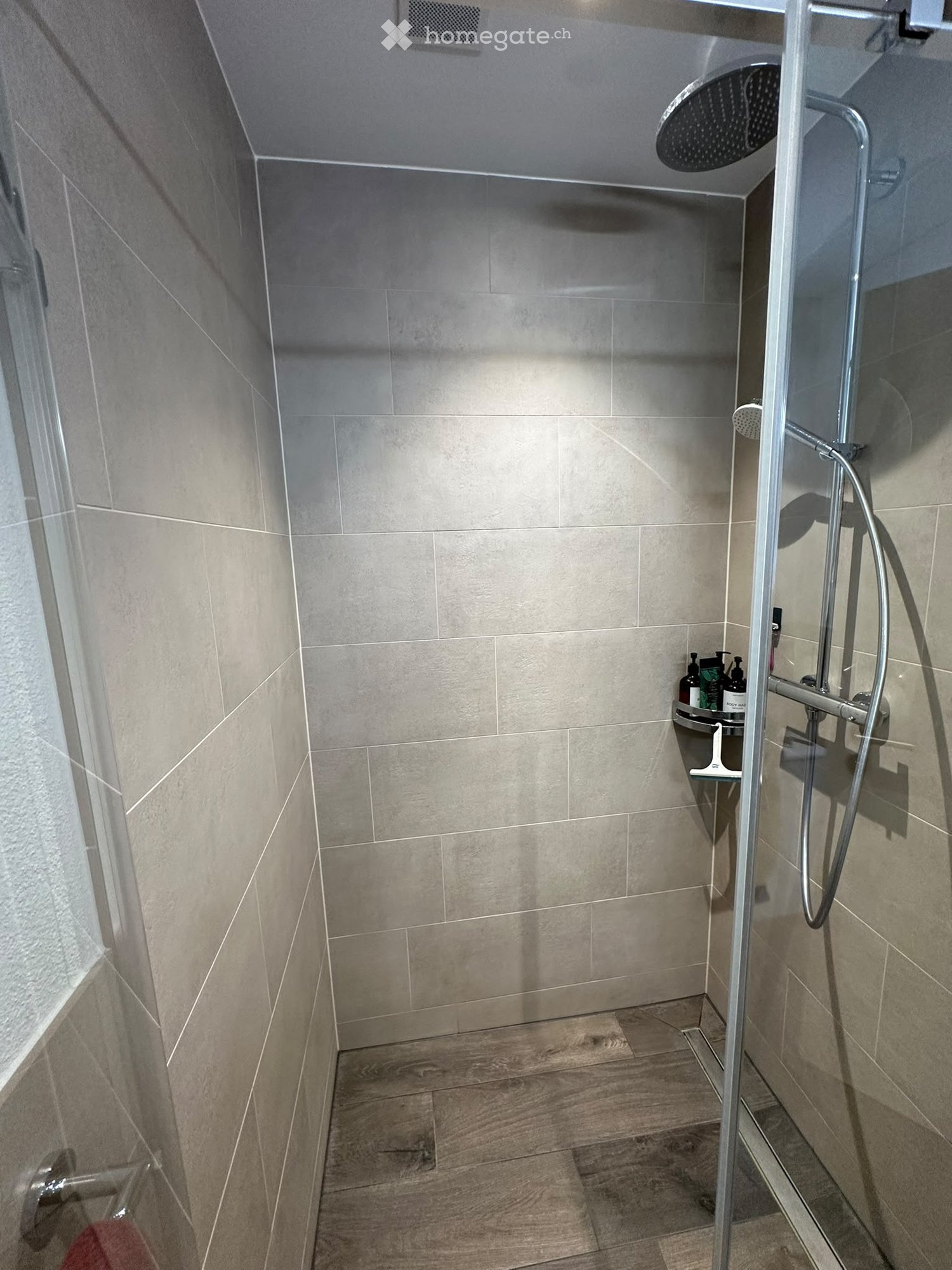 Moderne 2,5-Zimmer-Neubauwohnung mit Parkplatz und Lift - ruhig, hell und naturnah gelegen - Bild 6