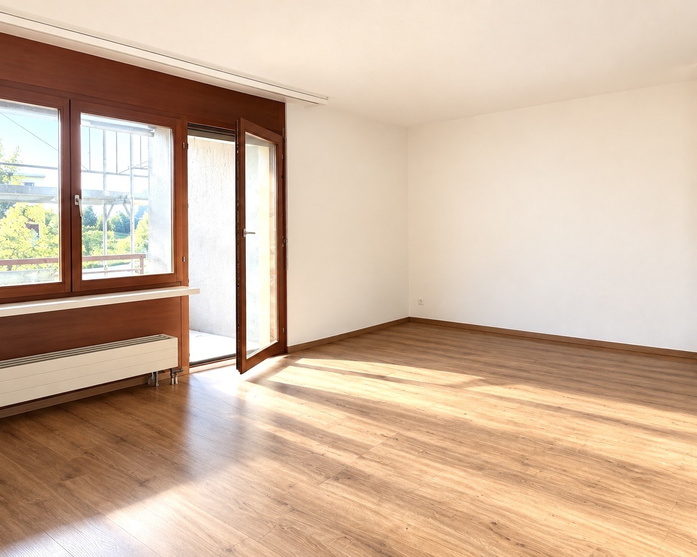 Erstbezug nach Totalsanierung – attraktive 2.5-Zimmer-Wohnung mit Balkon - Bild 1