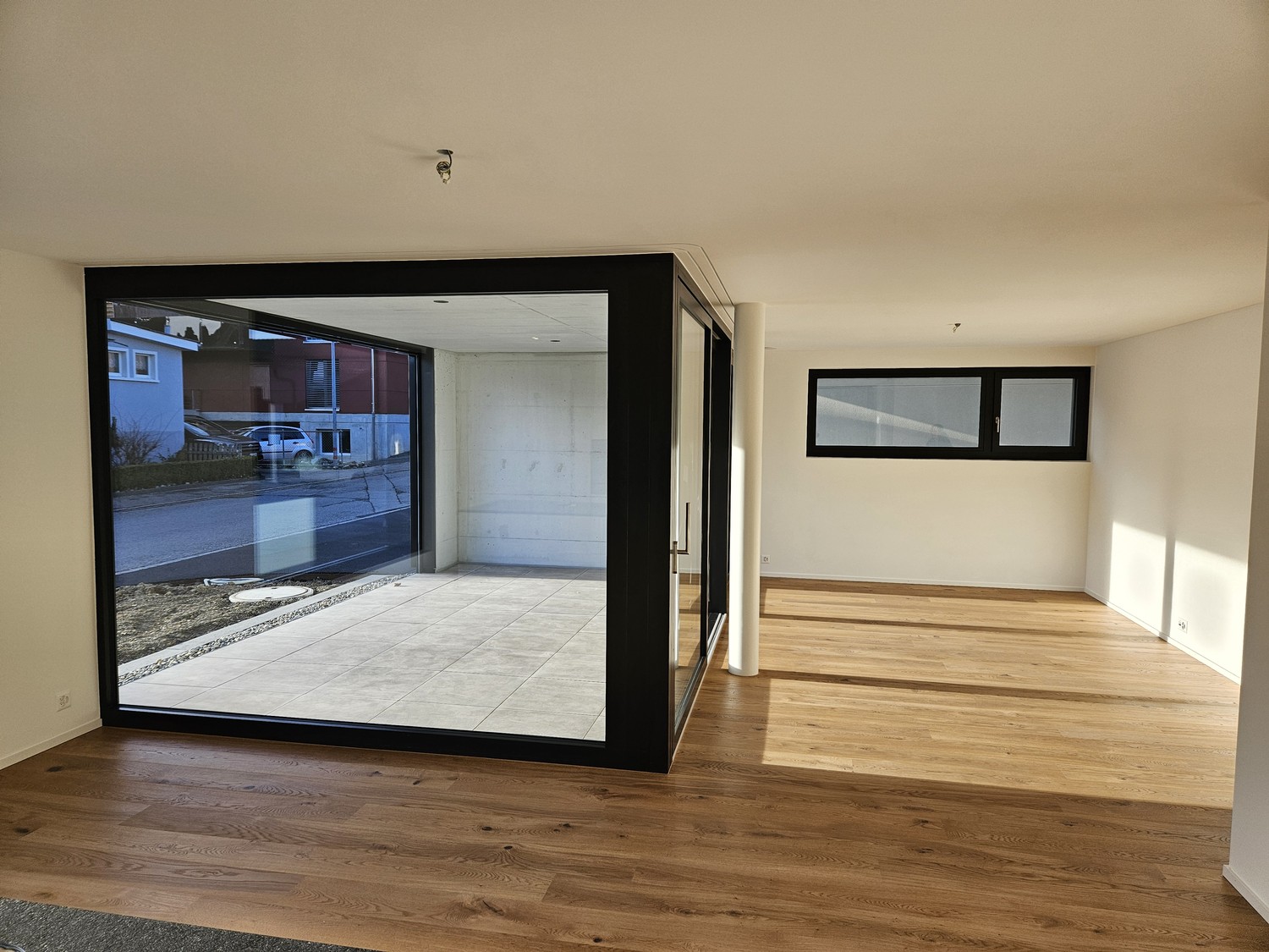 Moderne 4.5-Zimmer-Neubauwohnung mit grosser Loggia und Garten - Bild 2