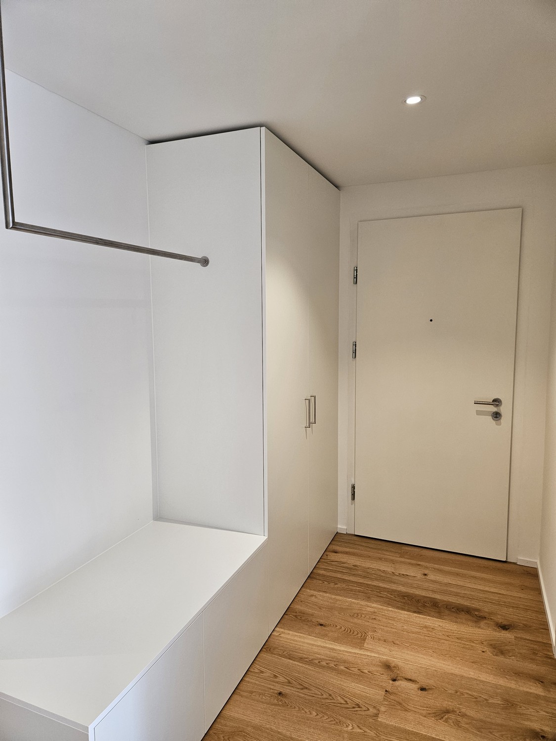Moderne 4.5-Zimmer-Neubauwohnung mit grosser Loggia und Garten - Bild 5