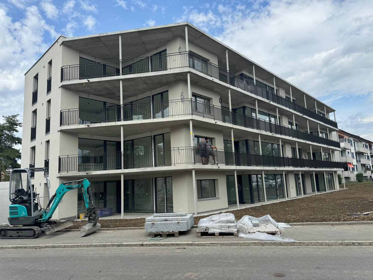 Luxuriöse Neubauwohnungen 3.5 bis 4.5 Zimmer mit Balkon oder Sitzplatz und Top-Ausstattung - Bild 2