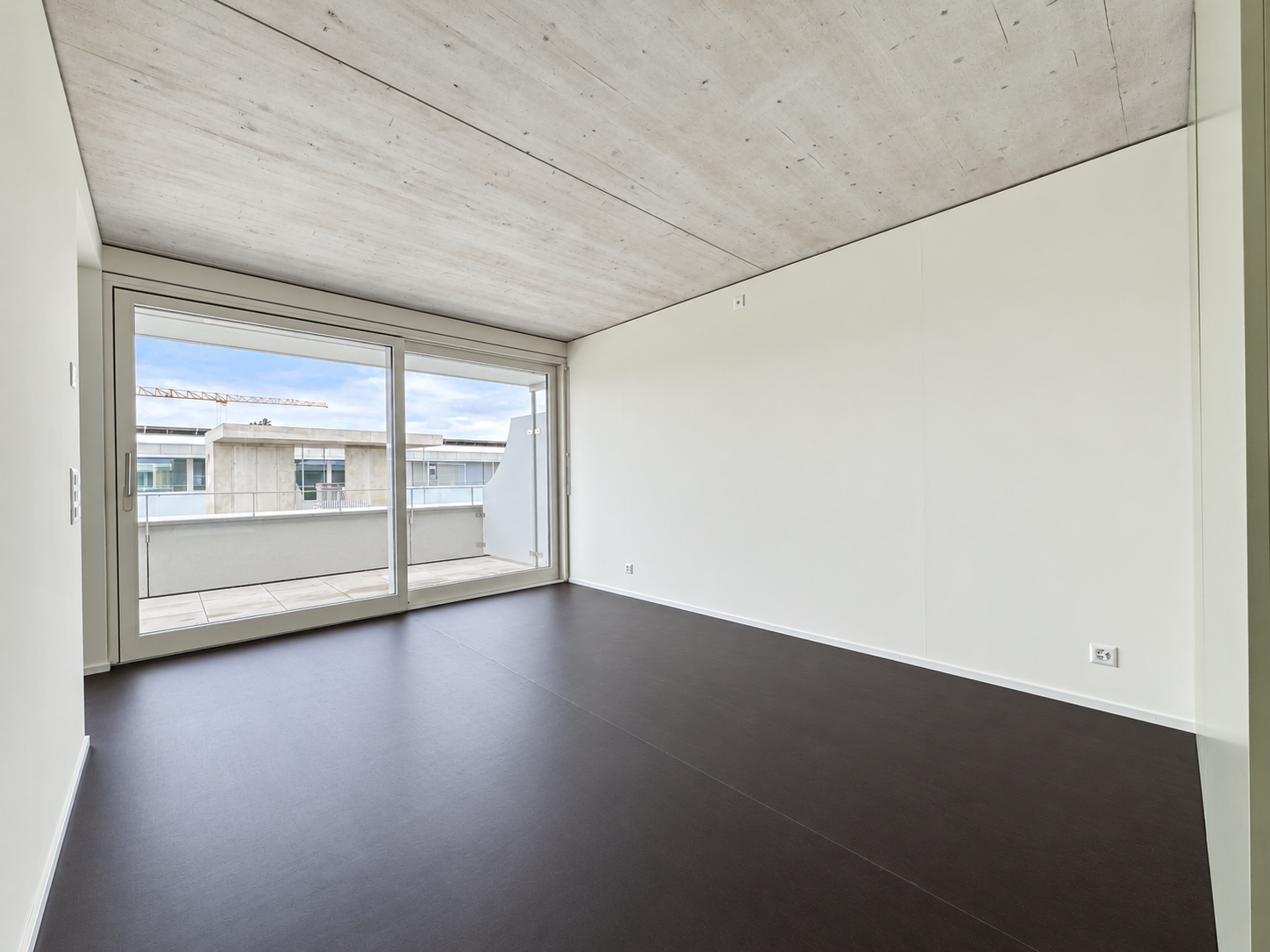 Mietvertrag Plus - Wohnzimmer (Foto aus baugleicher Wohnung; kleinere Abweichungen sind möglich)