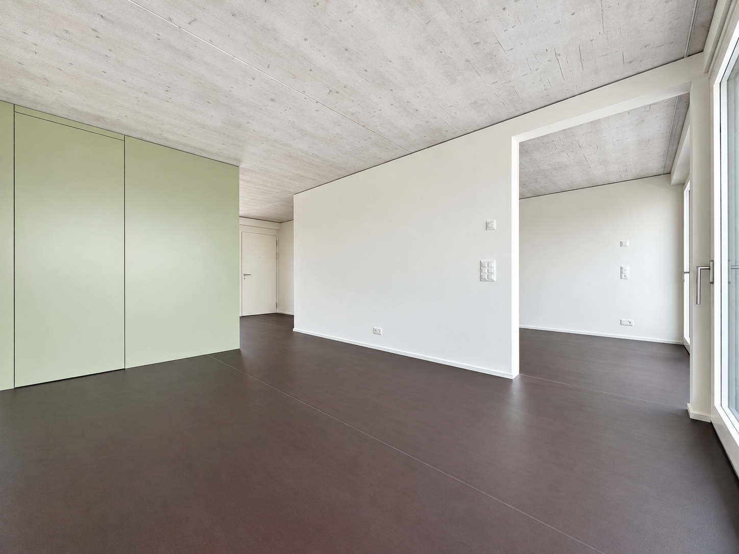 Mietvertrag Plus - Wohnzimmer (Foto aus baugleicher Wohnung; kleinere Abweichungen sind möglich)