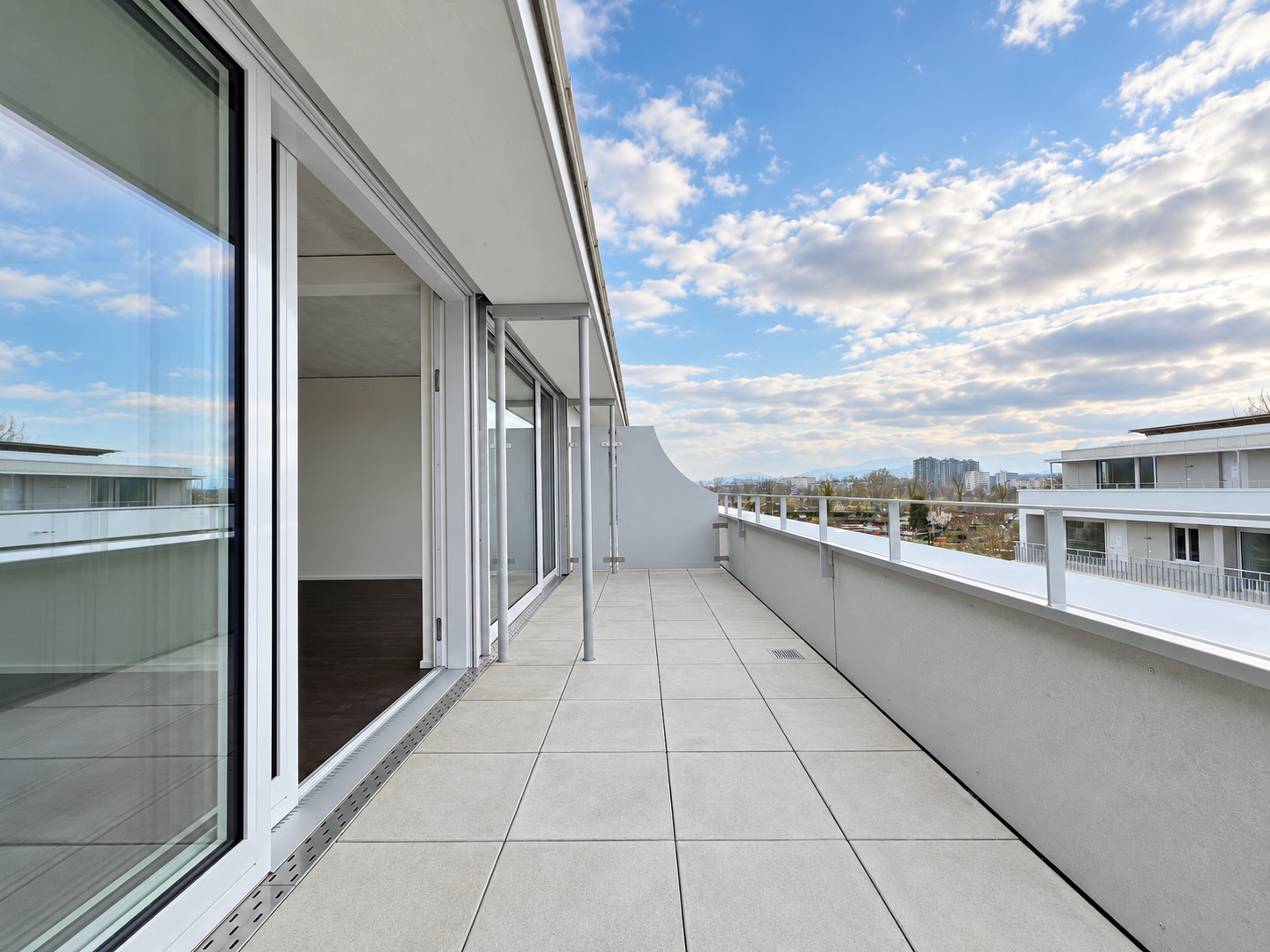 Mietvertrag Plus - Balkon (Foto aus baugleicher Wohnung; kleinere Abweichungen sind möglich)