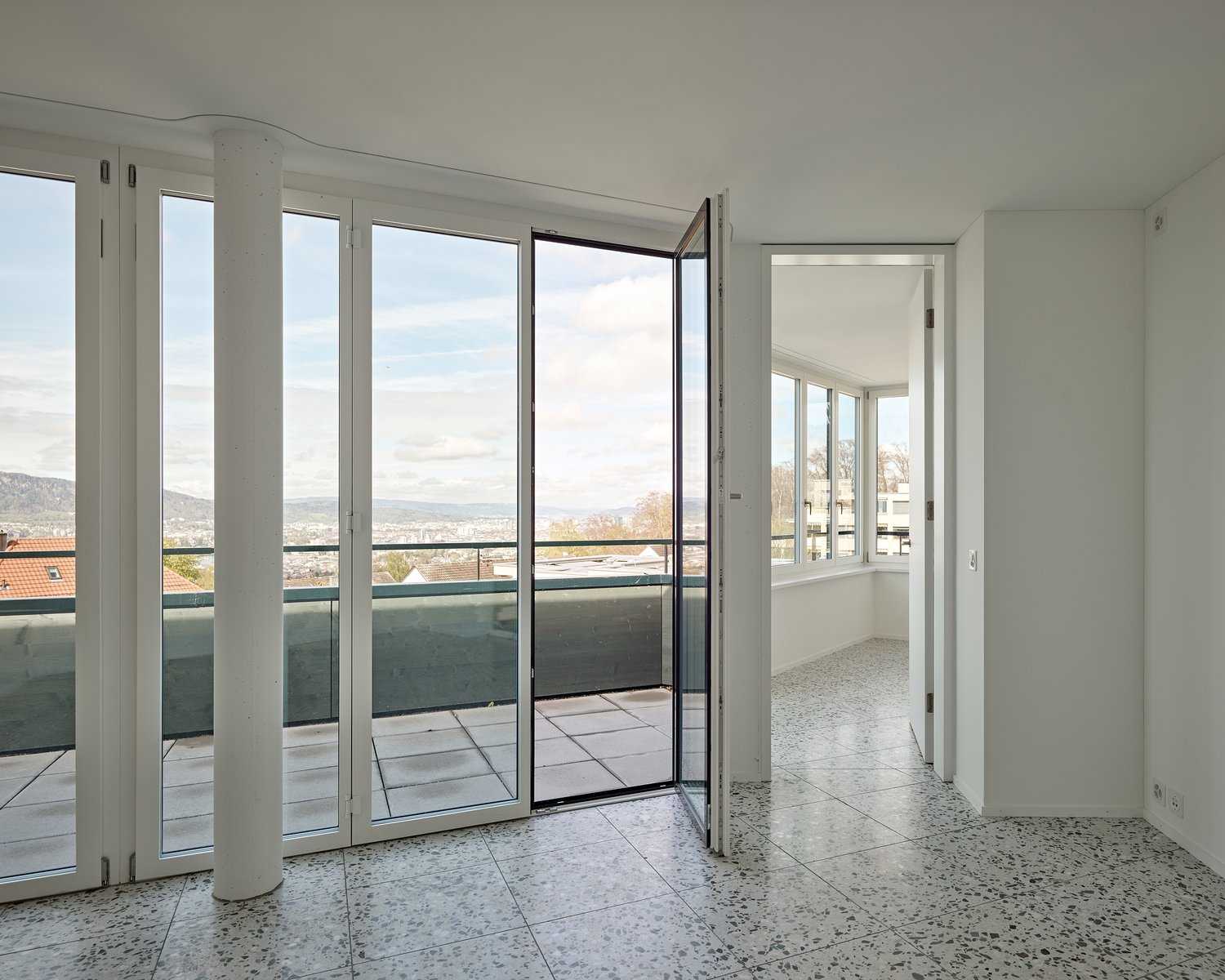 1.5-Zimmer Studio mit atemberaubender See- und Stadtsicht - Bild 4