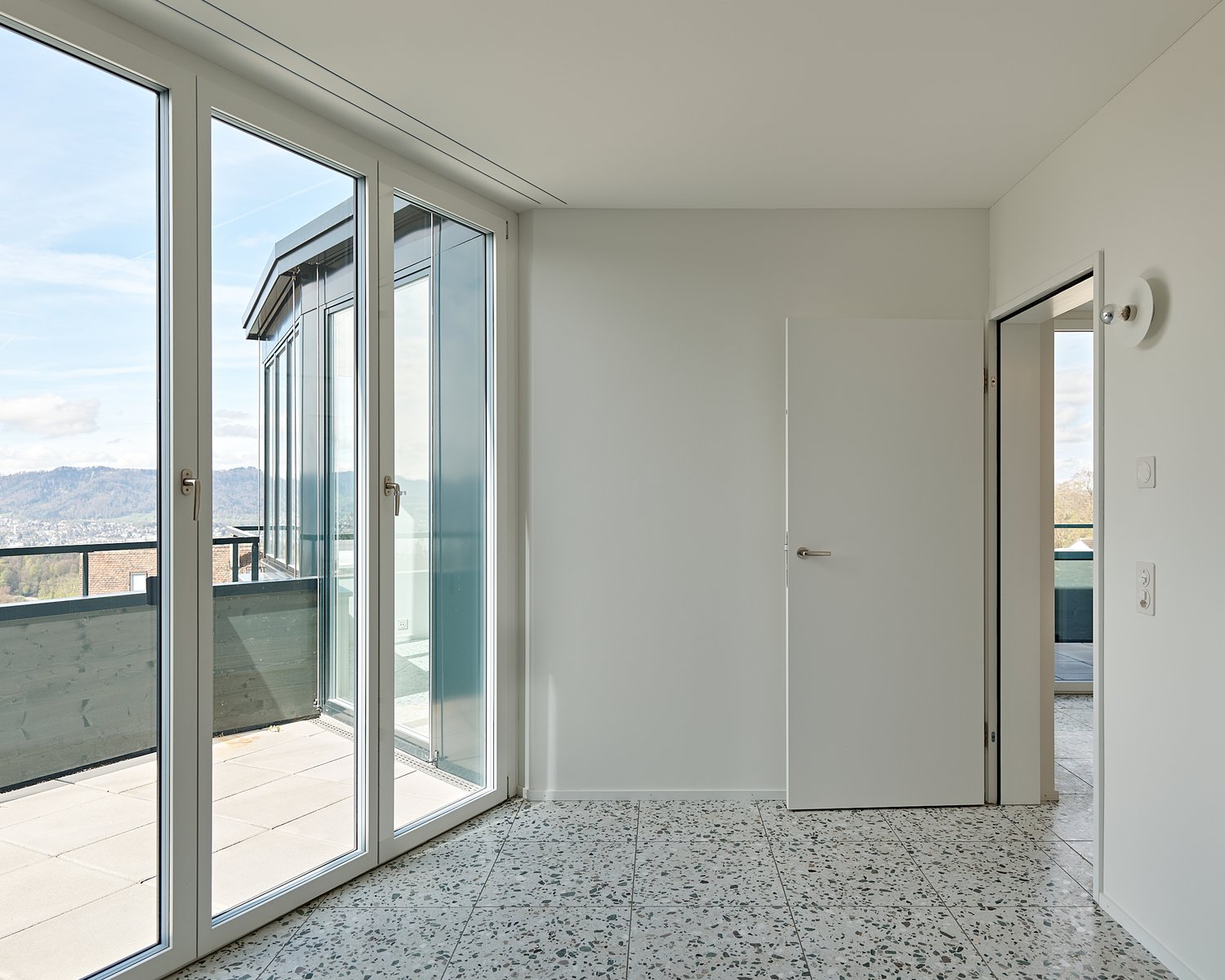 1.5-Zimmer Studio mit atemberaubender See- und Stadtsicht - Bild 5