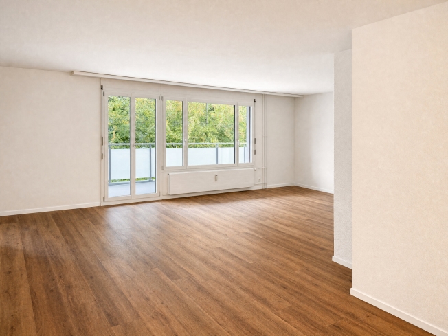 Sanierte 4.5-Zimmerwohnung mit Balkon - Erstbezug - Bild 2