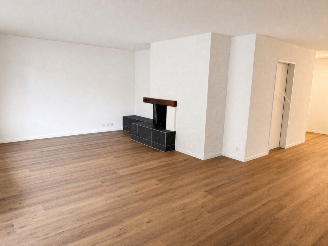 Sanierte 4.5-Zimmerwohnung mit Balkon - Erstbezug - Bild 3