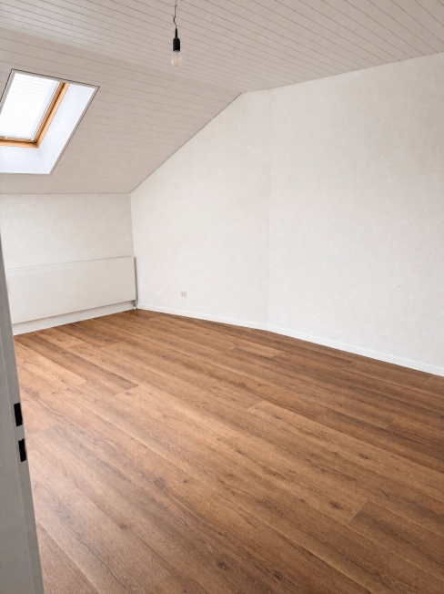 Sanierte 2.5-Zimmer-Dachwohnung mit Terrasse - Erstbezug - Bild 7