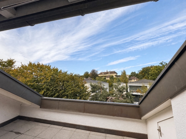 Sanierte 2.5-Zimmer-Dachwohnung mit Terrasse - Erstbezug - Bild 9