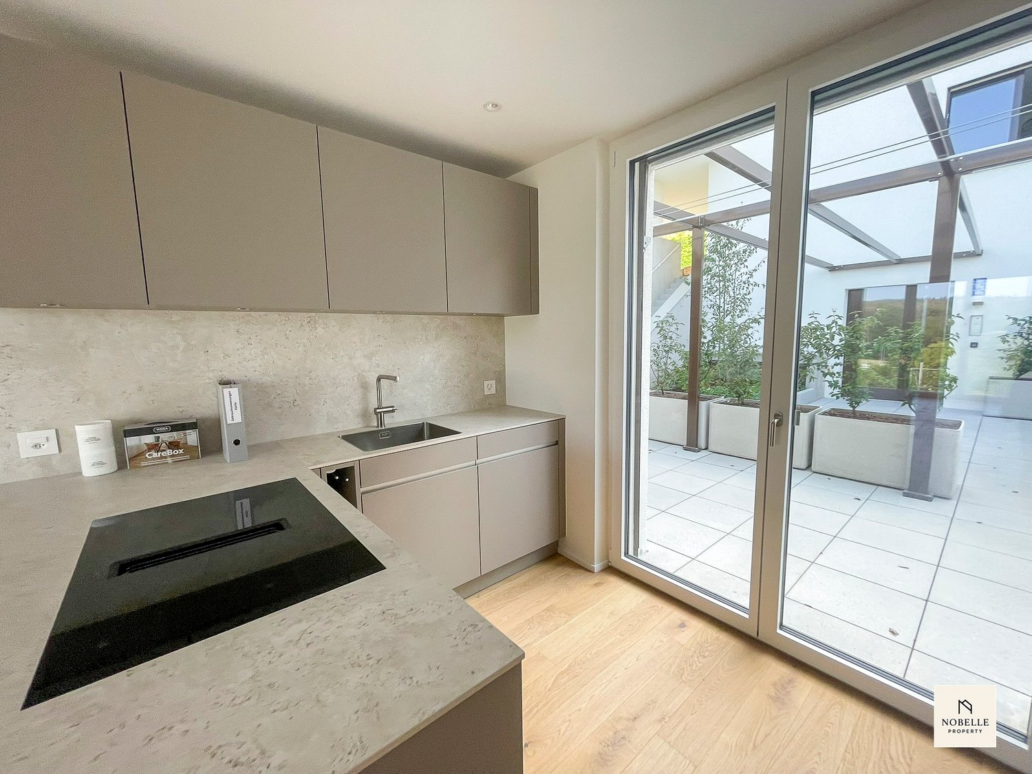 TOP: Wohnen mit Weitblick | Moderne 2.5 Zimmer Neubauwohnung mit Sitzplatz - Bild 7