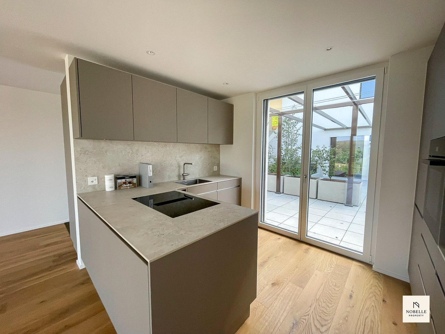 TOP: Wohnen mit Weitblick | Moderne 2.5 Zimmer Neubauwohnung mit Sitzplatz - Bild 9