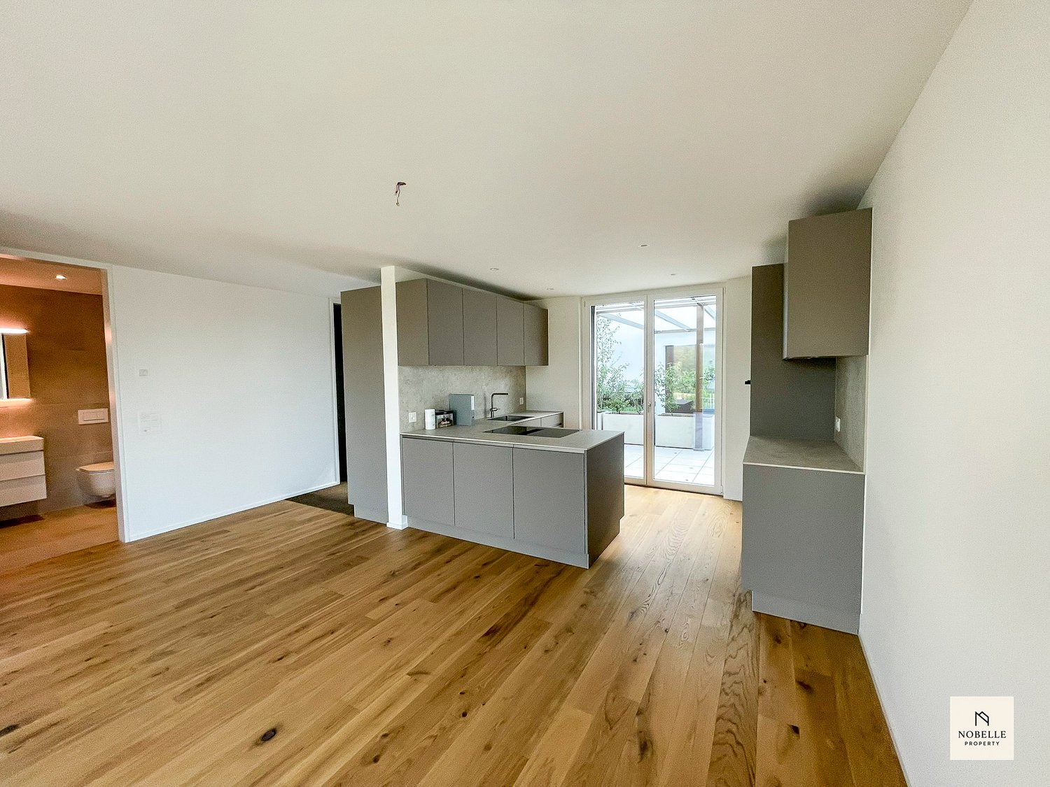 TOP: Wohnen mit Weitblick | Moderne 2.5 Zimmer Neubauwohnung mit Sitzplatz - Bild 11